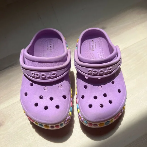 Girls super cute Crocs purple with hearts size 8C - Picture 4 of 6